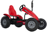 BERG_skelter_go_kart_case_IH_6+_groot_xl_van_ee_buitenspeelgoed